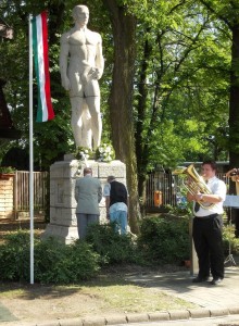 20130510Springer-szobor 023